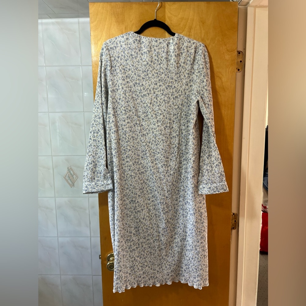 Dress Blank knee length dress worn once - Picture 3 of 12